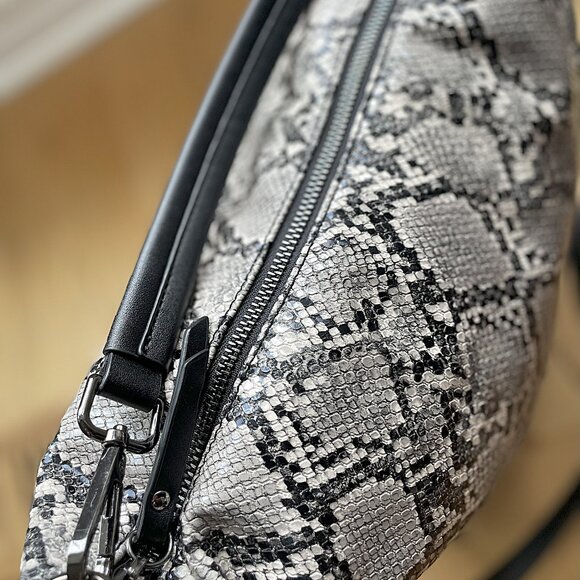 GADEA faux snakeskin purse (feed-bag style) - Picture 2 of 9